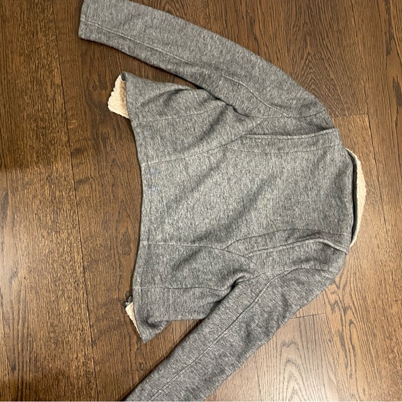 Small light woman's jacket - Picture 3 of 3